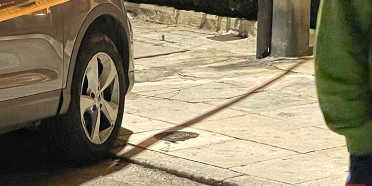 Tronditet Athina, ekzekutohet me armë shqiptari (Emri)