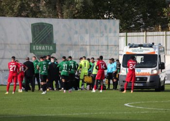 E rëndë/ Vdes në fushë futbollisti i kampionatit shqiptar (VIDEO)