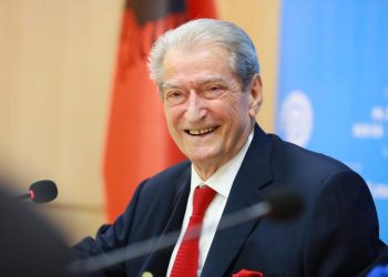 Berisha: Rama ka lepurin në bark, po bën miqësi me Fatmir Xhafajn