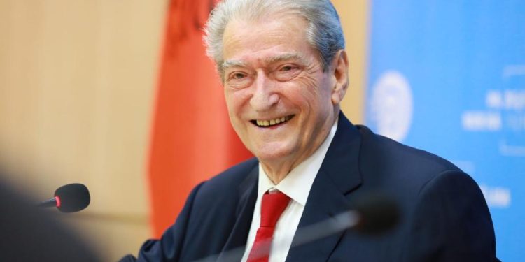 Berisha: Rama ka lepurin në bark, po bën miqësi me Fatmir Xhafajn