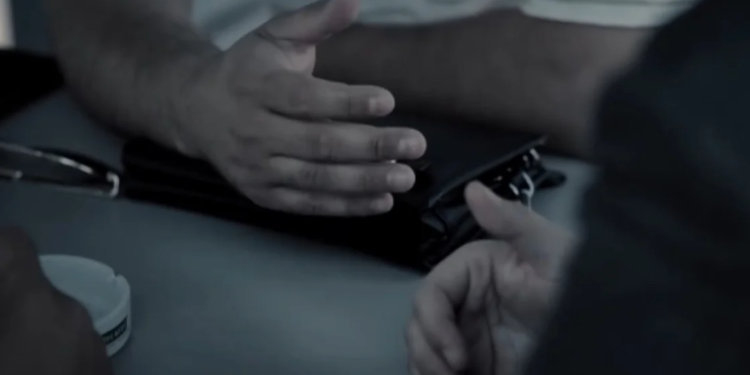 Ofensiva e diplomatëve grek te komuniteti vlleh, u kërkojnë të deklarohen grekë (VIDEO)