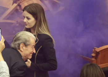 Elisa Spiropali: Tymuesen e mbajti në dorë Salianji, por tymi dilte nga koka e Saliut