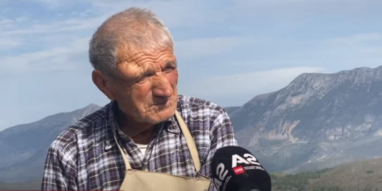 Njihuni me usta Pano Vlashin, 90-vjeçari që punon ende në çatitë e Gjirokastrës (VIDEO)