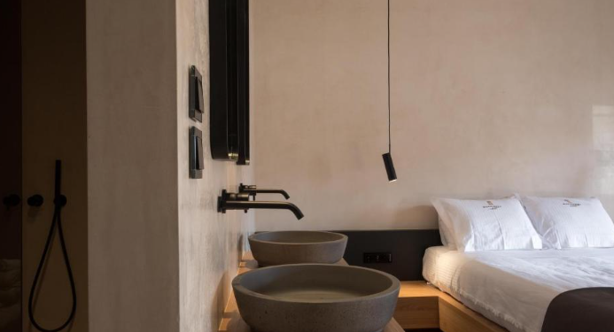 E rëndë në Greqi/ Shqiptari gjendet i vdekur në dhomën e hotelit