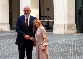 Takimi i parë pas divorcit, Meloni pret Ramën në Itali (VIDEO)