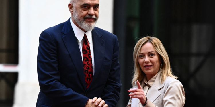 36 mijë emigrantë do të sillen në Shqipëri, çfarë parashikon marrëveshja Rama-Meloni