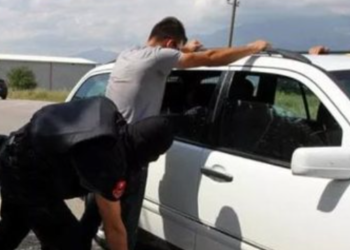 Kampet e refugjatëve/ Gazeta italiane: Klanet kriminale dominojnë Shqipërinë