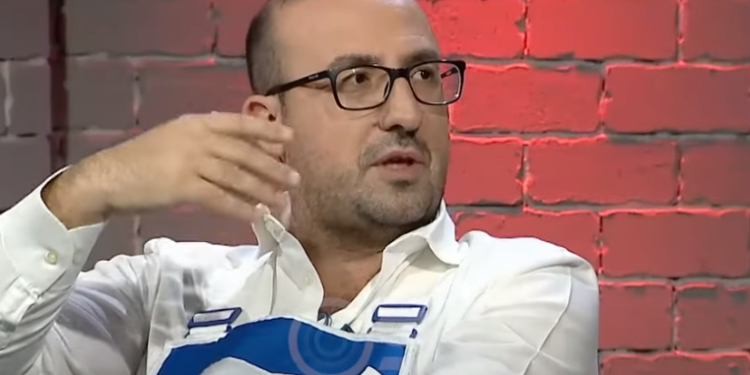 E ngatërruan me Saimir Tahirin, deputeti i PD tregon çfarë i ndodhi me policët në Gjirokastër (VIDEO)