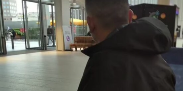 Në listë për tu depërtuar në Afrikë, i riu shqiptar: Nuk e di ku bie Ruanda, erdha në Britani të fitoja lekë për të ndihmuar familjen