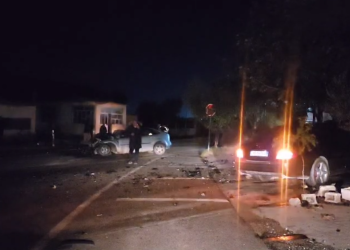 Aksident i frikshëm në Fier, makinat bëhen copë, 4 të plagosur (VIDEO)