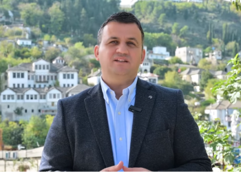 Parada e shqiptarëve, kryebashkiaku i Gjirokastrës: Isopolifonia dhe jo vetëm në bulevardin “Dëshmorët e Kombit