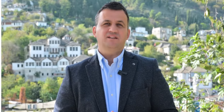 Parada e shqiptarëve, kryebashkiaku i Gjirokastrës: Isopolifonia dhe jo vetëm në bulevardin “Dëshmorët e Kombit