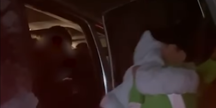 300 persona të bllokuar në dëborë, shihni pamjet (VIDEO)