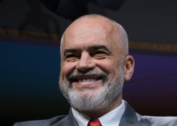 Përsëri ai, përsëri Edi