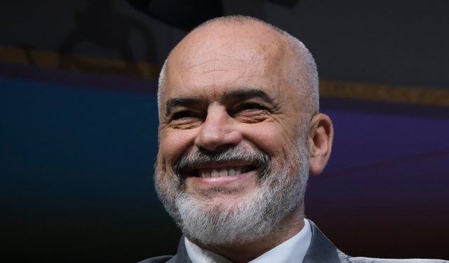 Përsëri ai, përsëri Edi