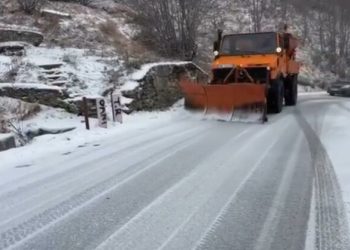 Juglindja pushtohet nga dëbora dhe mjegulla, apeli për shoferët