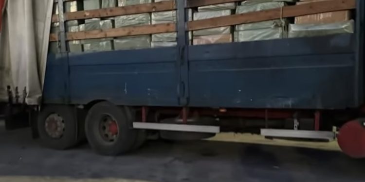 Kontrabanda/ Kamionët që u tentuan të kalonin pa kontroll në Kakavijë!