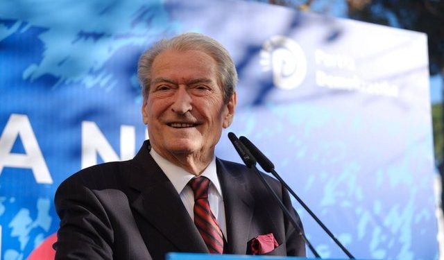 Mbyllet pa zhurmë protesta e Berishës, njofton datat e dy protestave të tjera