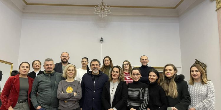 Çuçi mbledh gazetarët për fundviti: Kontribut të çmuar në raportimin e ngjarjeve dhe transparencën e jetës parlamentare