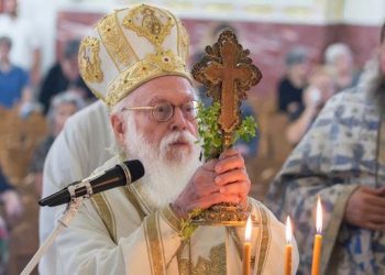 Janullatos uron Krishtlindjen: Le të ecim përpara me durim në betejën që na pret