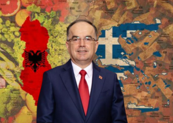 Presidenti i merr me shaka bllokimin që na bëri Greqia: Njësoj si studenti që pedagogu i thotë ke punuar mirë, por e ngele në klasë