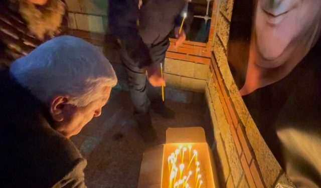 Homazhe në Korçë për këngëtarin e madh grek, Vasilis Karras