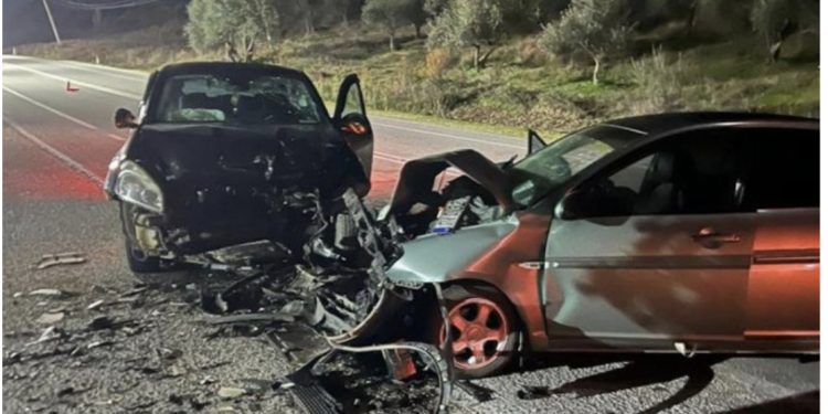 Pamje të frikshme nga aksidenti në Levan-Tepelenë, 7 të plagosur, mes tyre 2 fëmijë (FOTO)