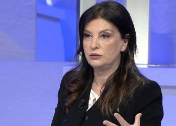 Jozefina Topalli vë “kujën” për Berishën: Ngrihu o popull, se është turp që po e arrestojnë