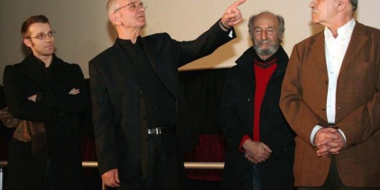 Kur Enver Hoxha përkulej para talentit të Robert Ndrenikës dhe Mirush Kabashit