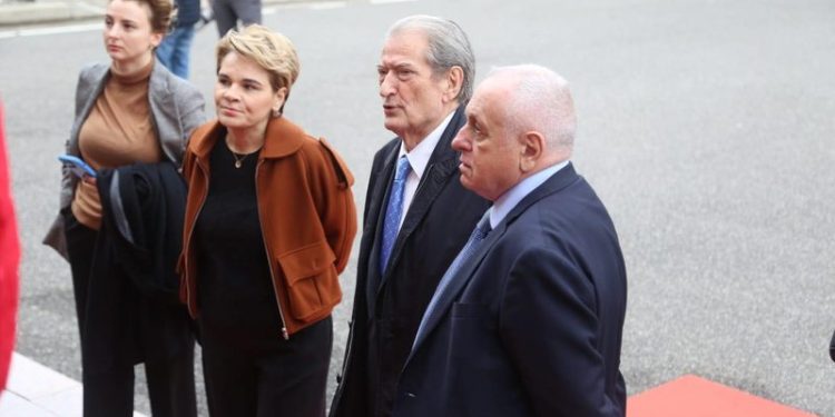 Mos u bëni pjesë e këtij pisllëku të madh. Lërini të korruptuarit të përballen vetë me drejtësinë