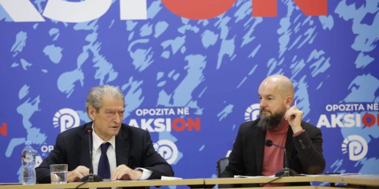 Alfred Lela: Mosmirënjohës, Berisha iu hoqi vizat, ju doni t’i hiqni vizën tani