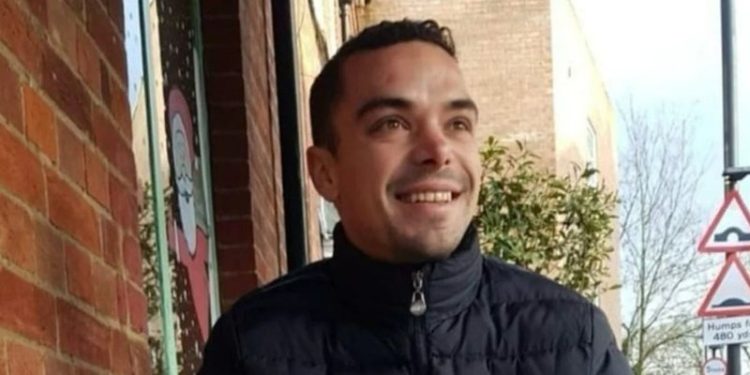 “Rojet i trajtonin si kafshë”, ky është shqiptari që i dha fund jetës në “anijen-kamp” të azilkërkuesve në Angli