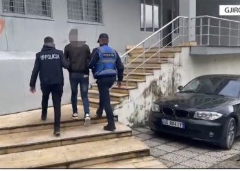 Gjirokastër, arrestohet i riu që trafikonte klandestinë: 500 € për person