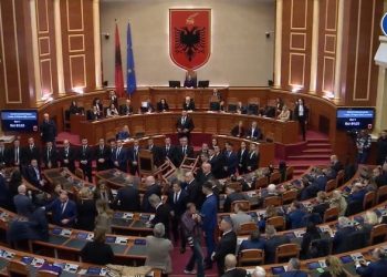 Kuvendi dorëzon Berishën në SPAK, i hiqet imuniteti për arrestim me 75 vota pro