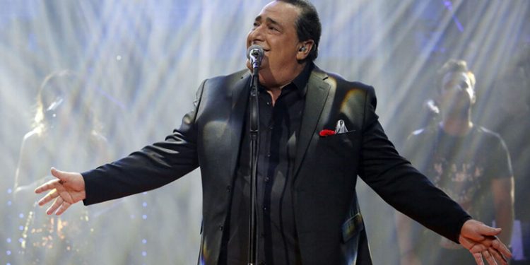 Selaniku nderon Vasilis Karras: Gjithë restorantet do të luajnë muzikën e tij për tre ditë