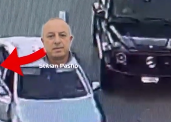 Dalin pamjet, shihni se si shefi i policisë kalon makinën me drogë në kufirin shqiptaro-grek (VIDEO)