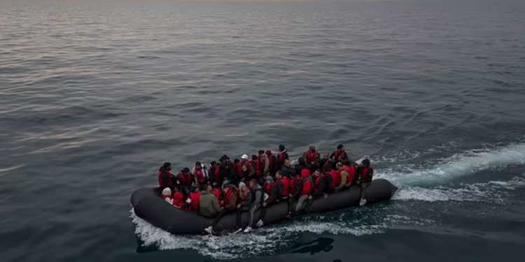 Rreth 30-mijë shqiptarë kanë shkuar në Britaninë e Madhe nëpërmjet Kanali i La Manshit gjatë vitit 2023