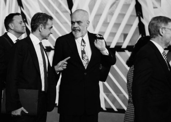 Mitsotakis publikon foton duke i kërkuar llogari Ramës për Belerin