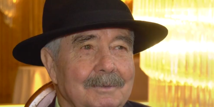 Grekët e dëbuan në Turqi, shqiptari kthehet në atdhe në moshën 85-vjeçare: Dua të vdes këtu (VIDEO)