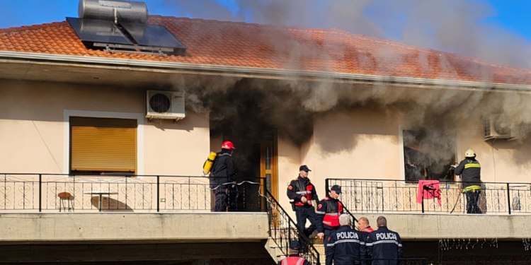 Merr flakë shtëpia në Gjirokastër (FOTO)