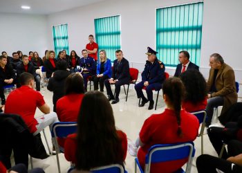 Balla në gjimnazin e Tepelenës: Policia ka bërë një punë të shkëlqyer për të goditur ata që shesin drogë për nxënësit