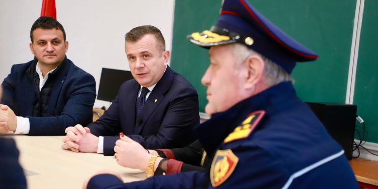 Balla në Gjirokastër, fton gjimnazistët të studiojnë në Akademinë e Sigurisë