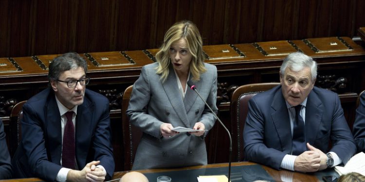 Kampe refugjatësh në Shqipëri, Meloni mbron Ramën: Për të ardhur keq që e sulmoni!