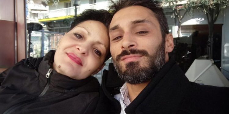 Detaje të reja për vrasësin e shqiptares në Greqi, fëmija i tij porsalindur “u zhduk” nga spitali, çfarë u zbulua kur u bë zhvarrosja