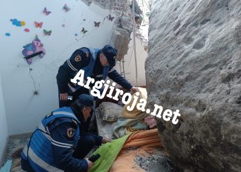 E rëndë në Përmet/ Shkëmbi i zë shtëpinë, bllokohet brenda 25-vjeçari