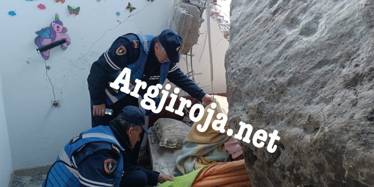 E rëndë në Përmet/ Shkëmbi i zë shtëpinë, bllokohet brenda 25-vjeçari