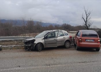 Aksident në Gjirokastër, 2 të plagosur (FOTO)