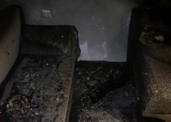 “Nuk kam ku fus kokën”, digjet shtëpia teksa gruaja ishte në spital me djalin