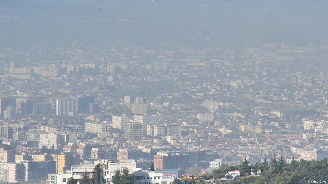 Smog mbi Tiranë