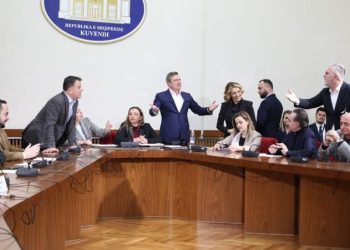 Reforma Zgjedhore, Çuçi: Të dyja palët e partisë së bërë copë e çikë zhyten më keq në krizën ku kanë rënë! Sot pyetja me kë të flasësh mori përgjigje të qartë